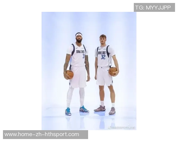 浓眉晒照为新赛季热身队友拉塞尔欧文弗拉格齐聚展现团队氛围 浓眉晒照为新赛季热身队友拉塞尔欧文弗拉格齐聚展现团队氛围